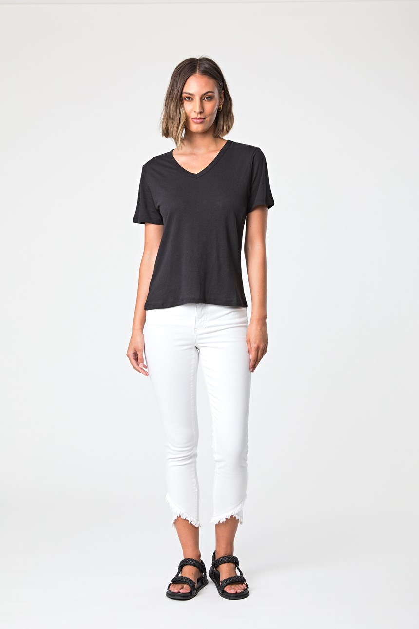 V NECK TEE